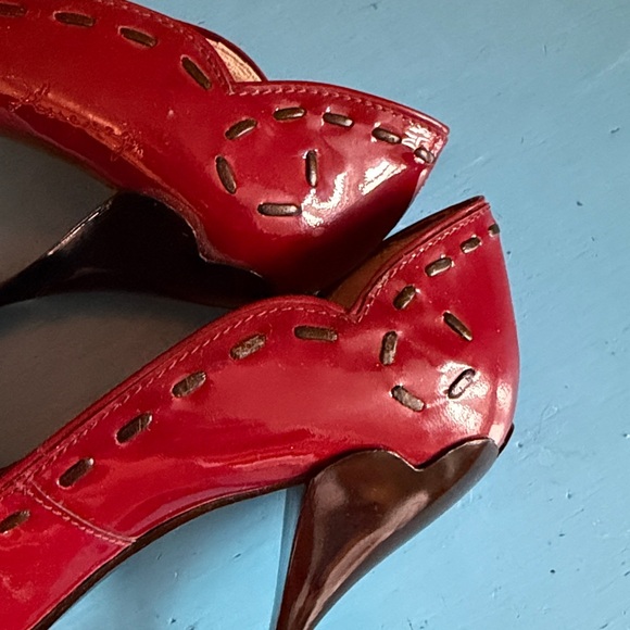 John Fluevog Audrey 07 wine with black stitching Burgundy Heels - Picture 15 of 15